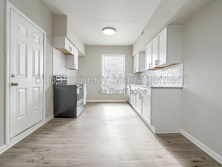 301 Benton Blvd #4 — Photo 5