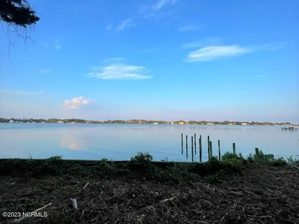 225 Sleepy Point Road, Gloucester, NC 28528