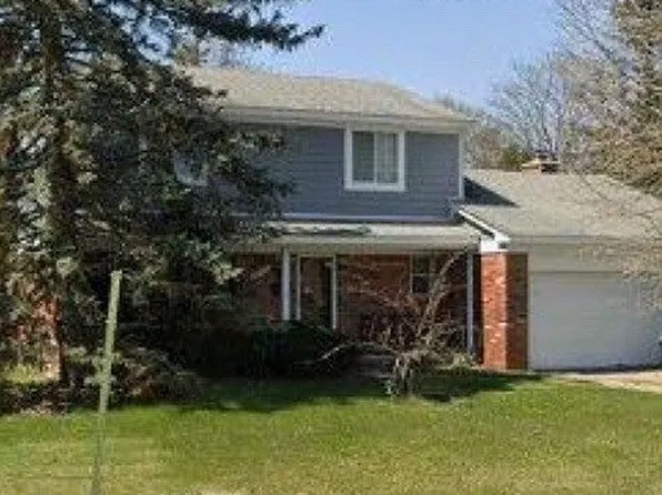 4045 Ramblewood Dr, Troy, MI 48085