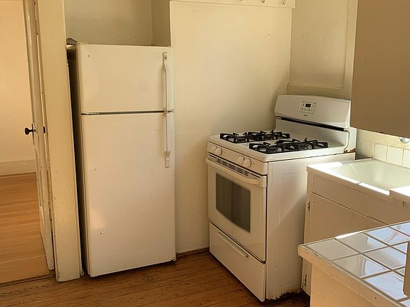 3rd image of 610 Bradbury Ave