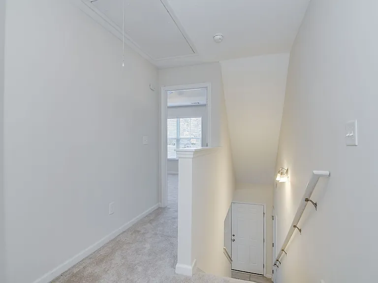 703 Sycamore Ct — Photo 16
