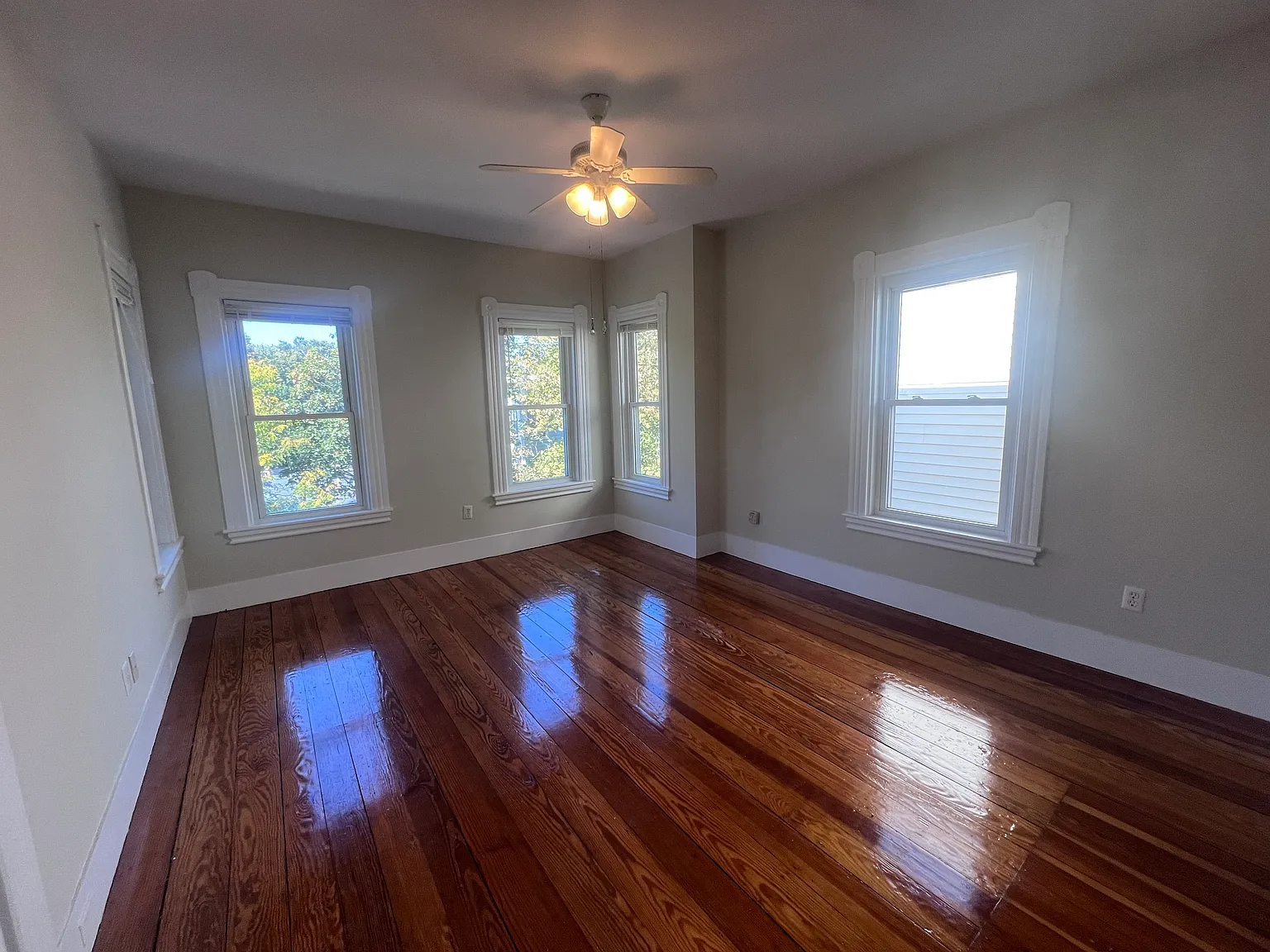 3 bed, 1200 sqft, $3,200 — Photo 1