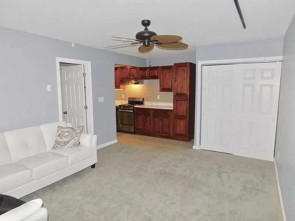 1 bed, 1.0 bath, 469 sqft, $2,100 — Photo 2