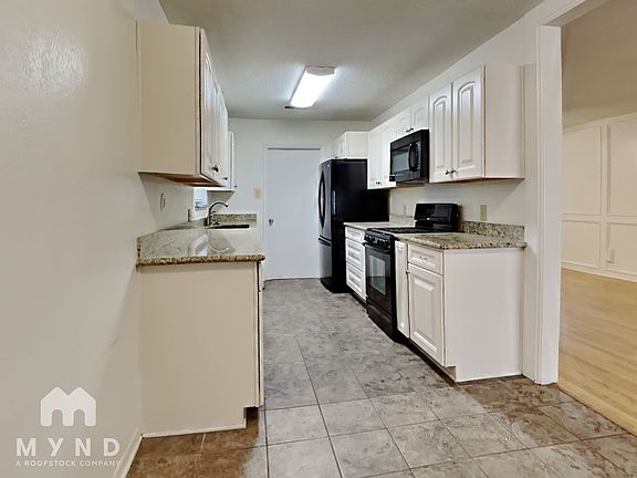 4th image of 1009 Stadium Dr