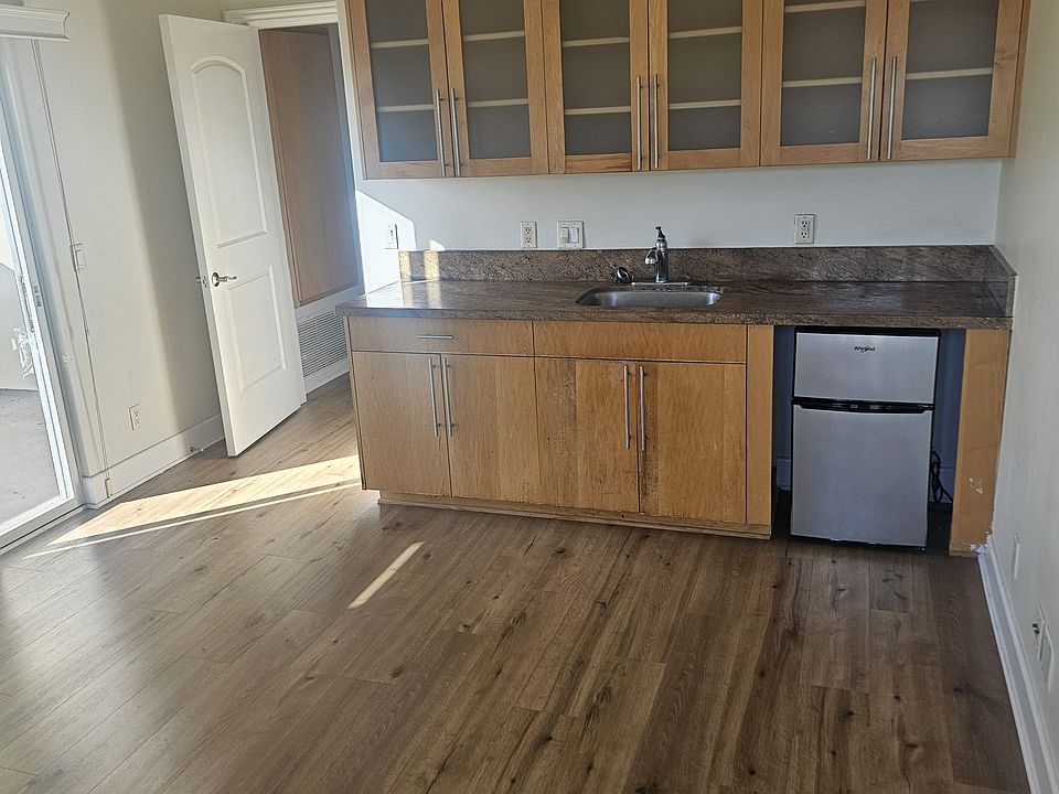 1st image of 5121 Dunbar Dr #101A