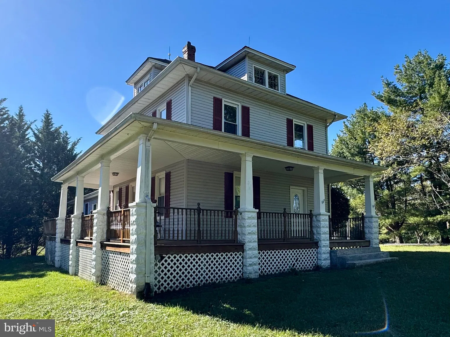 4 bed, 2.5 bath, 2216 sqft, $2,900 — Photo 2