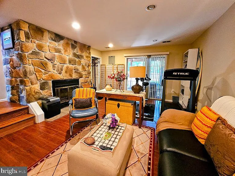 2997 Mission Square Dr — Photo 32