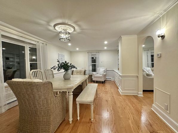 86 Rice St