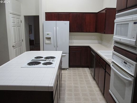 4th image of 1144 E Main St