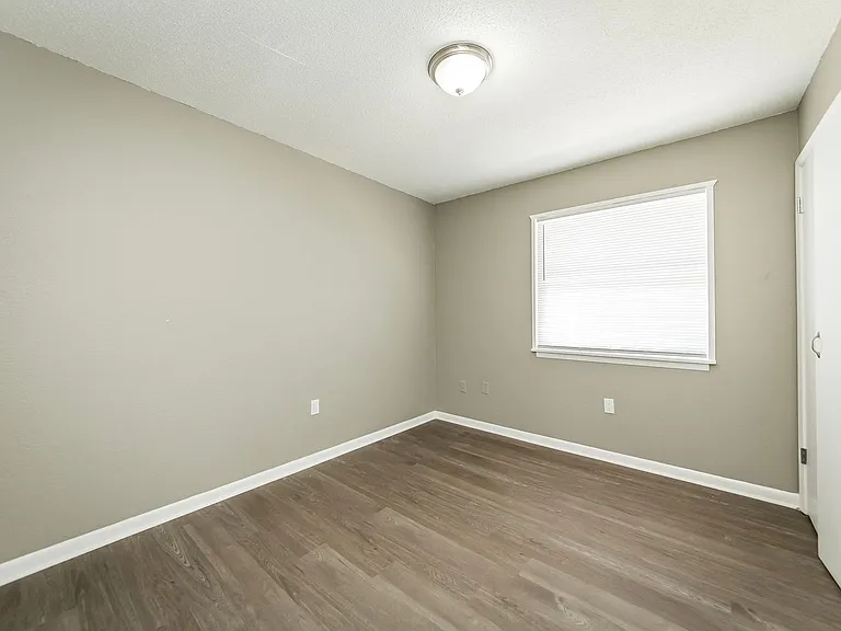 404 N Lincoln St — Photo 9