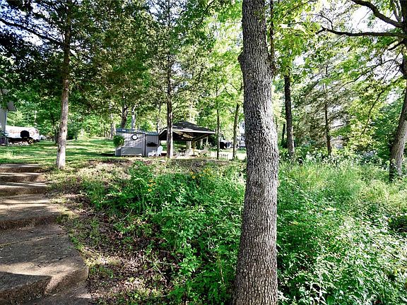 5th image of 133 S Lake Dr