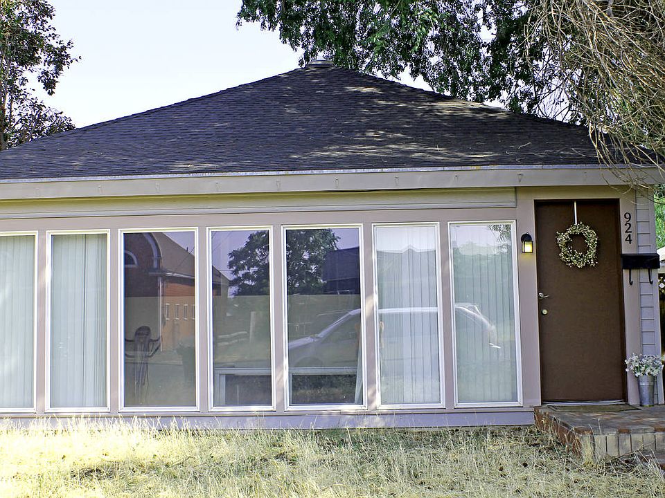 1st image of 924 W Alder St