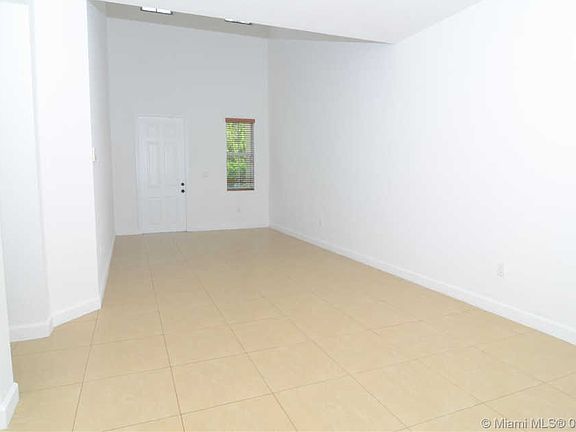 3rd image of 10706 NW 77th St
