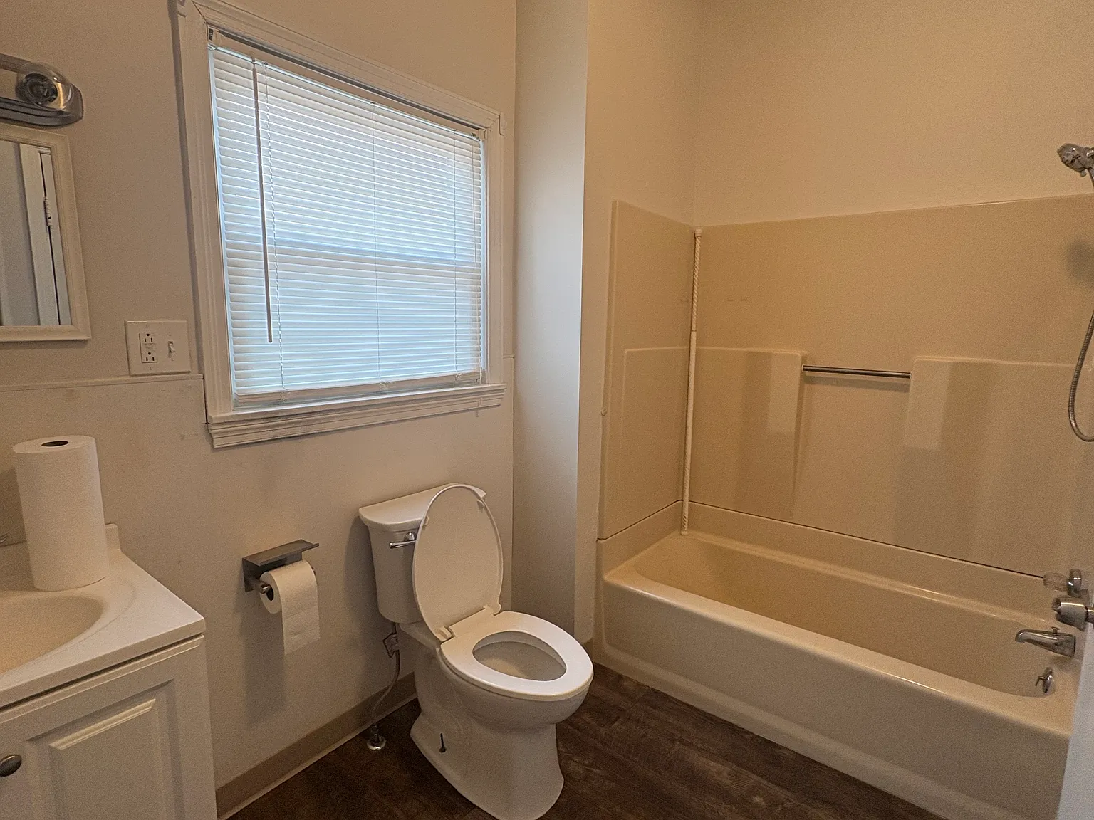 1 bed, $900 — Photo 3