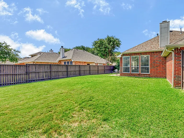 1438 Royal Oaks Dr — Photo 27