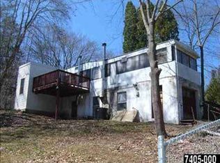 1090 Conewago Ave, Manchester, PA 17345