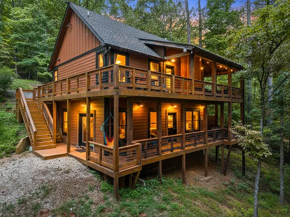 681 Catawba Cir, Ellijay, GA 30540