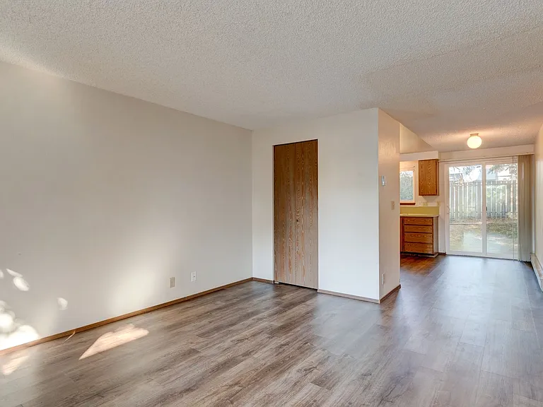 M1407: Horizons West Apartments — Photo 3