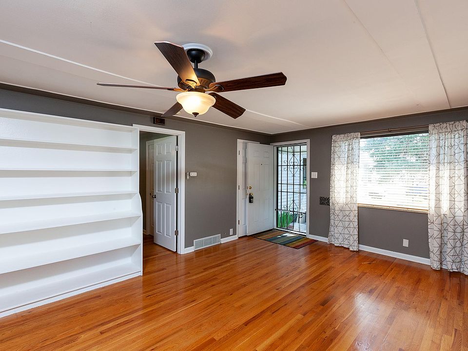 Entrance/Living Room