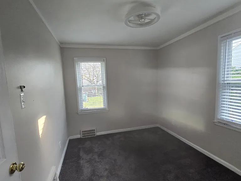 770 E Chesterfield St — Photo 17