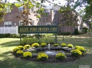 7829 226th St, Oakland Gardens, NY 11364