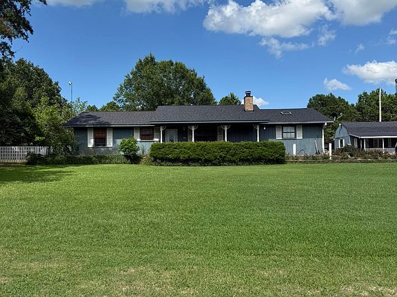 3rd image of 572 E Mountain Rd