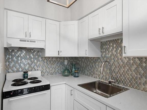 5th image of 240 N Collier Blvd APT F4