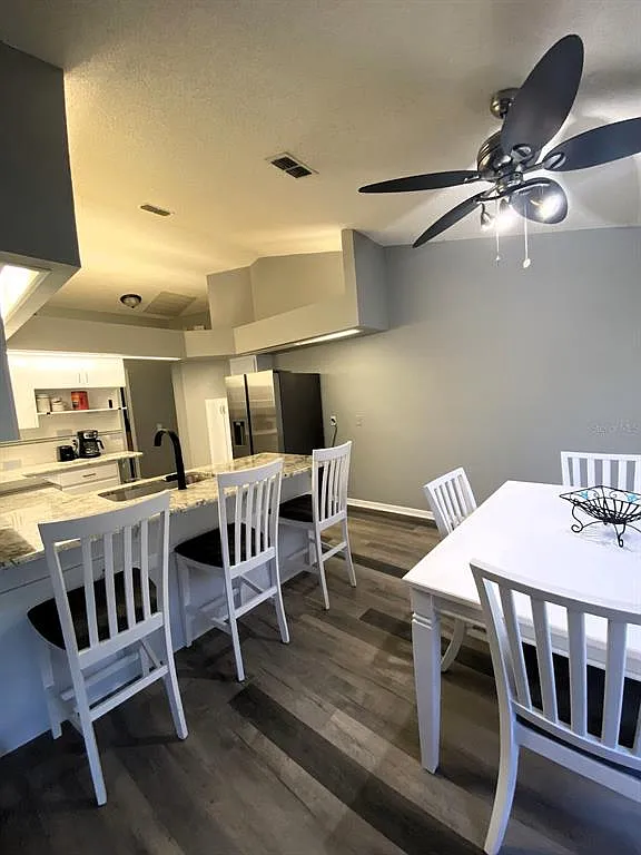 3 bed, 2.0 bath, 1400 sqft, $2,350 — Photo 4