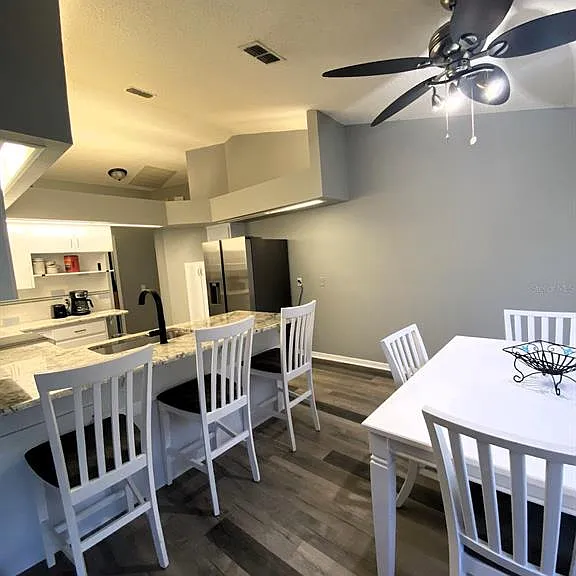 111 Lindale St — Photo 4