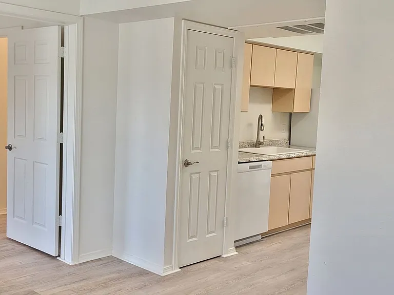 3205 N Main St — Photo 3