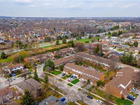 1552 Newlands Cres #21, Burlington, ON L7M 1V6