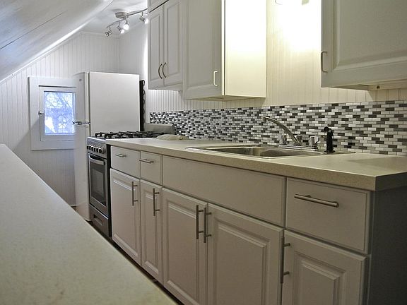 4th image of 557 Park Ave Floor 3