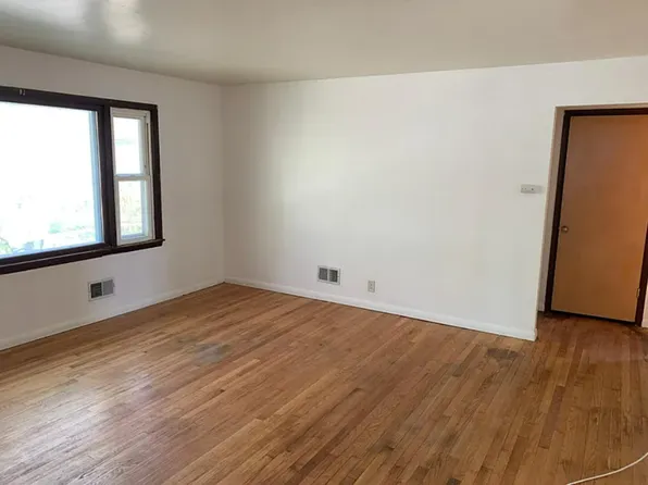 5830 N 61st St, Milwaukee, WI 53218