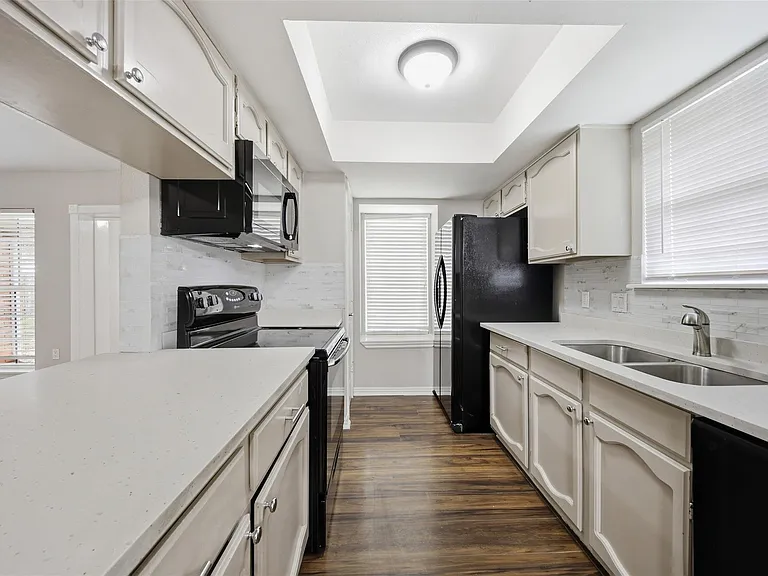 16310 Emberwood Dr — Photo 14
