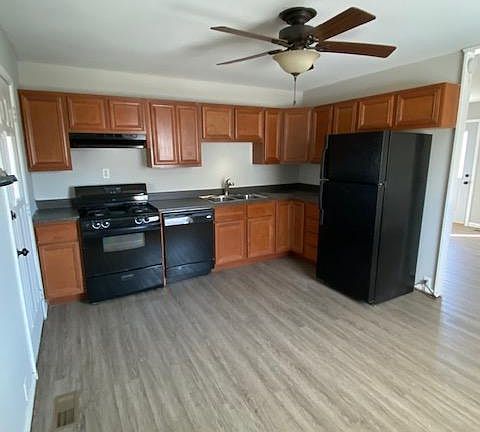 Kitchen with dishwasher