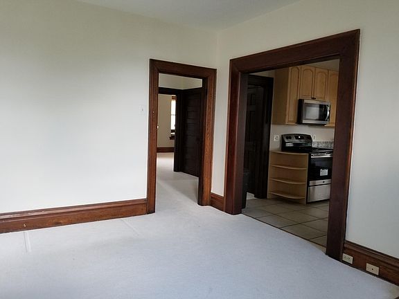passages to kitchen and bedrooms
