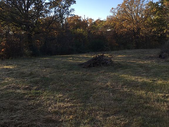 5th image of 21700 Meadow Wood Dr