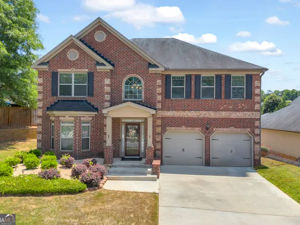90 Waters Edge Ln, Covington, GA 30014