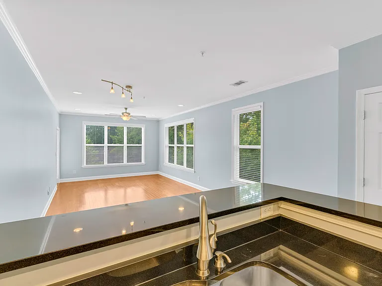 1000 E Woodlawn Rd #417 — Photo 2