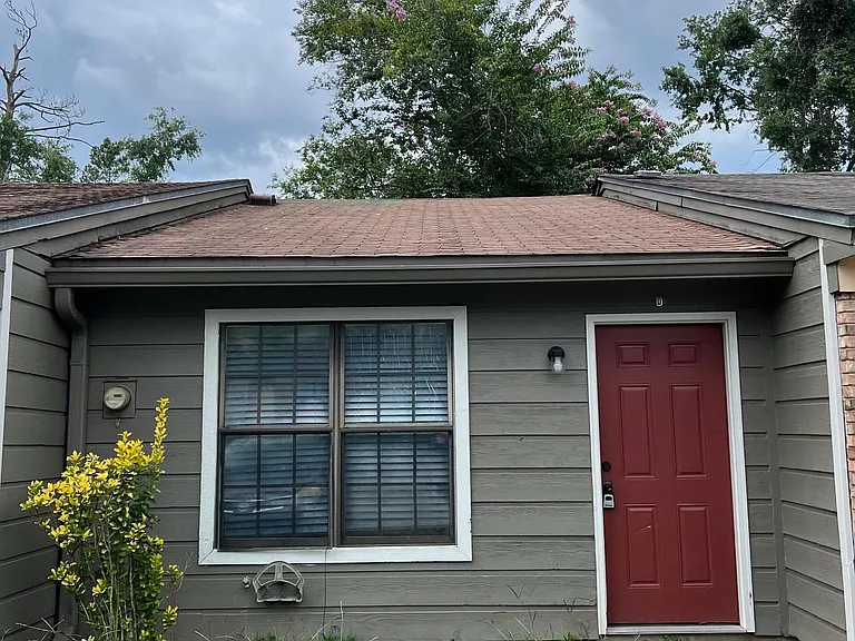 218 White Dr #D — Photo 1