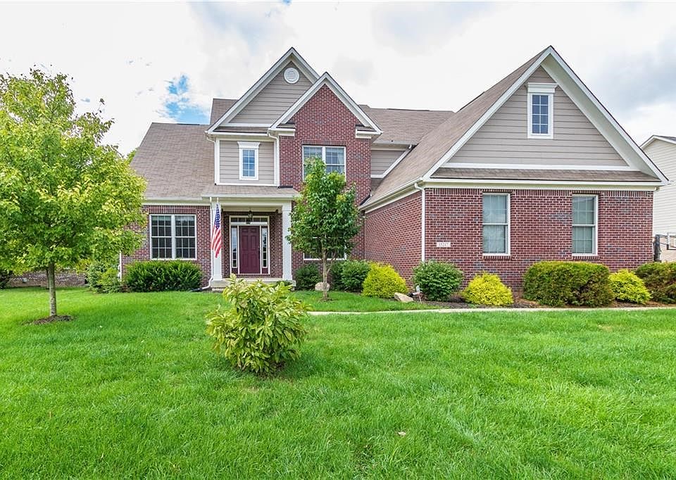 Welcome to 15217 Slateford Rd. Lochaven offers pools, playground, clubhouse, ect.