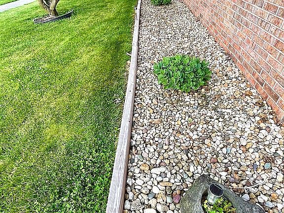 4th image of 87 N Avenue C