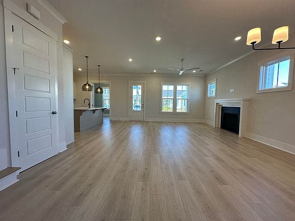 3rd image of 815 Gentle Breeze Dr