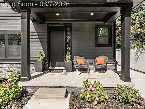 4th image of 1935 Brookwood Ave