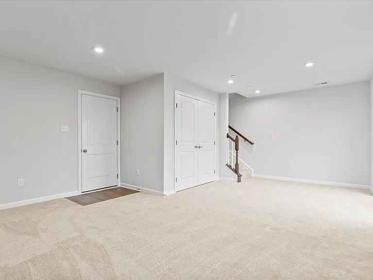151 Crown St — Photo 23
