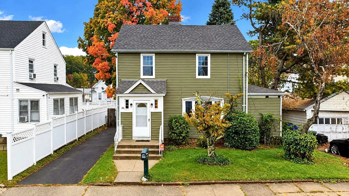 3 bed, 1.5 bath, 1679 sqft, $4,500 — Photo 1