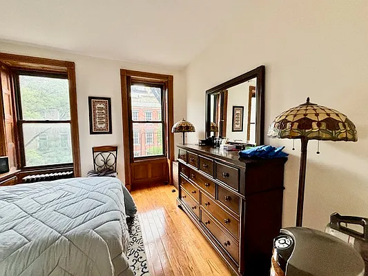 Rented by KNOCKKNOCK LLC | media 7