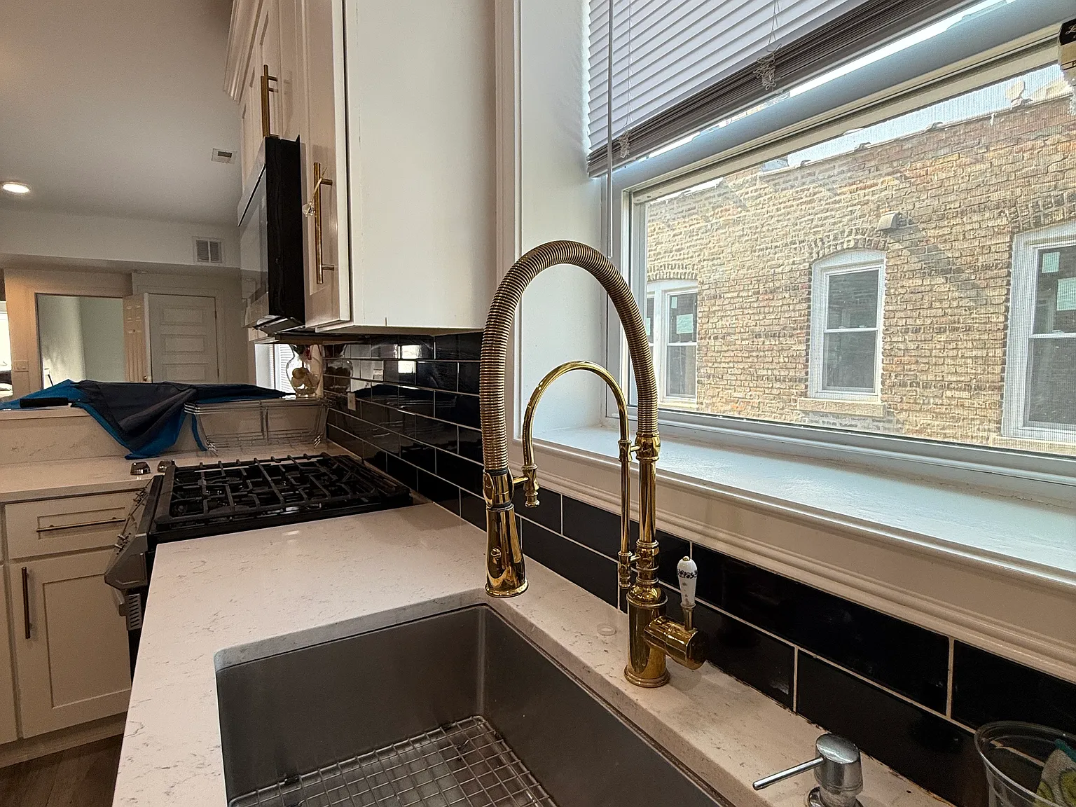 3 bed, 1300 sqft, $2,000 — Photo 2