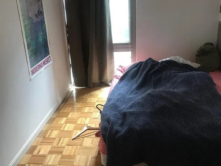 Smaller bedroom/office