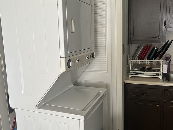 2nd image of 2523 W Monroe St #1